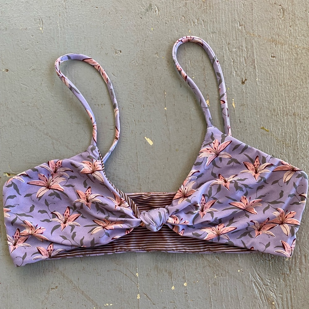 Acacia Lily pauwela top